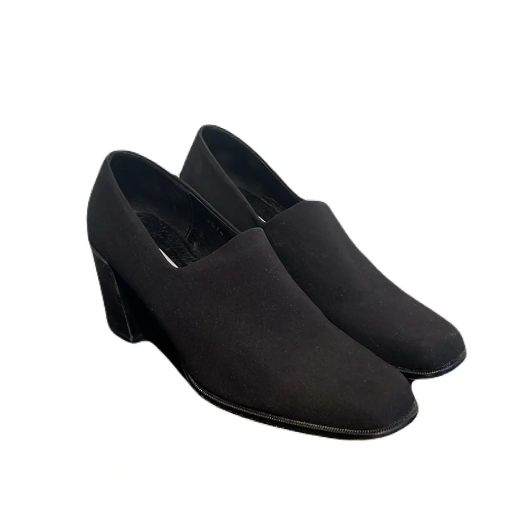 Donald J. Pliner The Chelsie Pump Heels in Black, size 7.5
